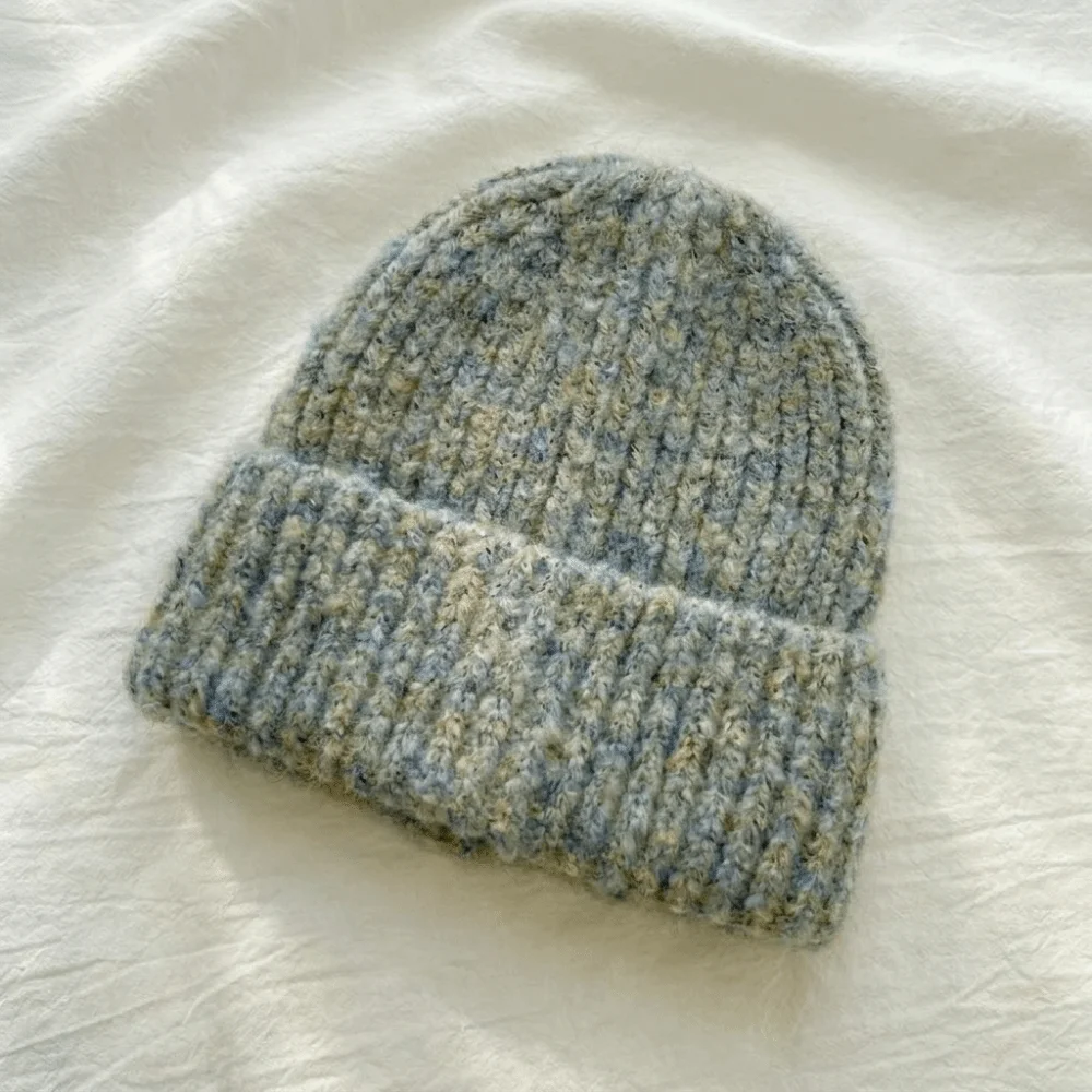 Retro-Mütze mit gemischten Farben und Streifen, hält warm, weiche Strickmütze, verdickte thermische Warmmütze für den Alltag. – Detail 11