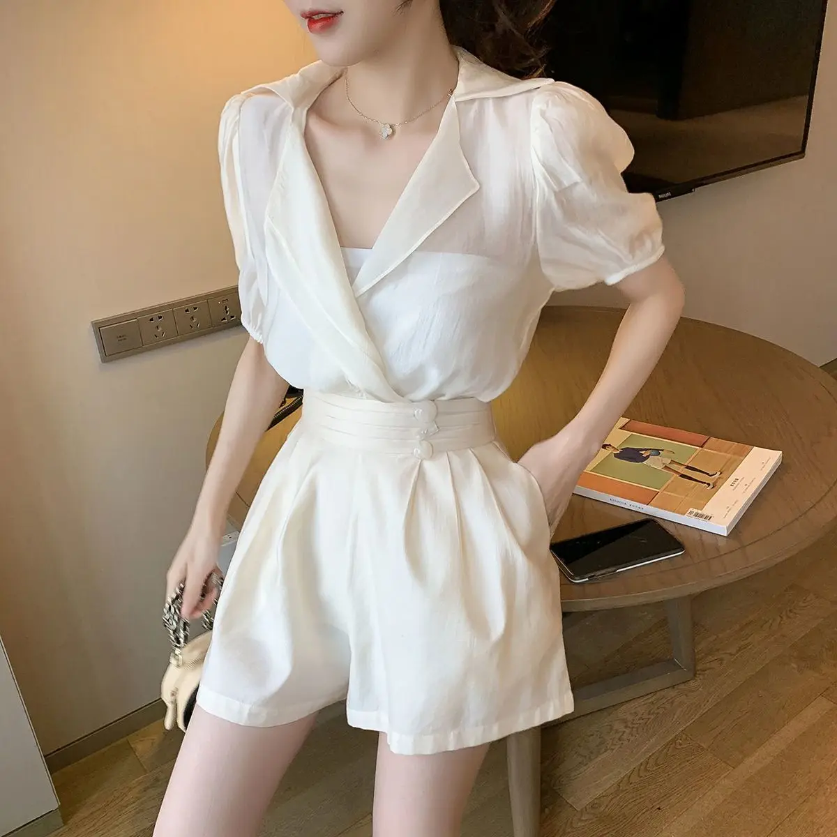 

2020 New Summer Women Clothes V-neck Chiffon Sashes Long Blouse + Loose Leisure Lady A Word Short Pant Suit Two Piece Set M79