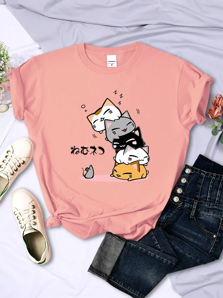 Women T-Shirt Comfortable Soft Tops Creativity Cute Stacked Cats Sleeping Don'T See The Mouse Print Fashion Womans Tee Clothing