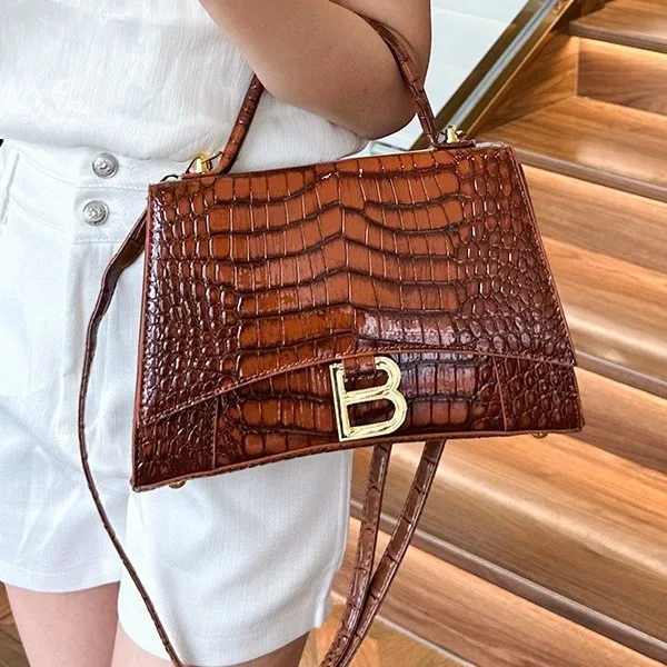 

New Vintage Chic Handbag | Luxury Design Versatile Crossbody, Large-Capacity Commuter Women's Bag