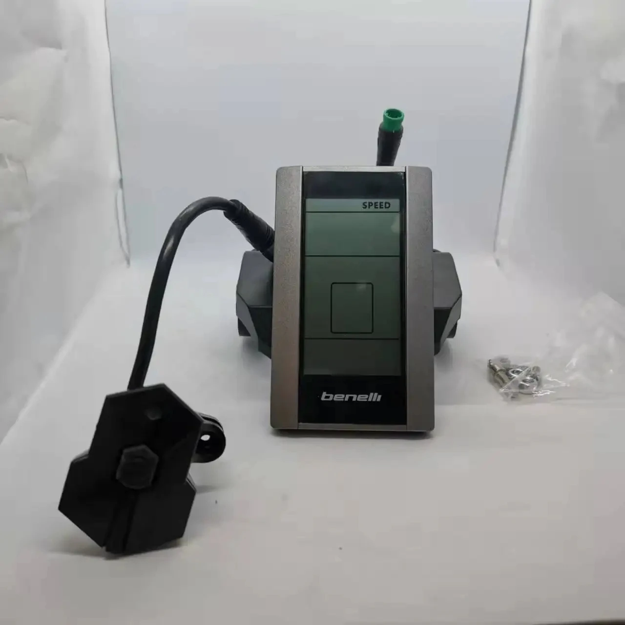 

This is for a replacement product link with the replacement order number：3058773385838063. The replacement product is a display
