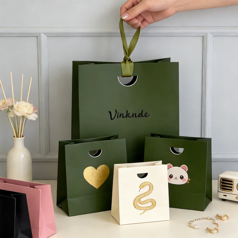 

10/24/30/50 шт. Подарочные бумажные пакеты с логотипом на заказ, зеленые, с ручками-лентами, 22x18x8.5см, для детских дней рождений, свадебных вечеринок, сувениров для гостей
