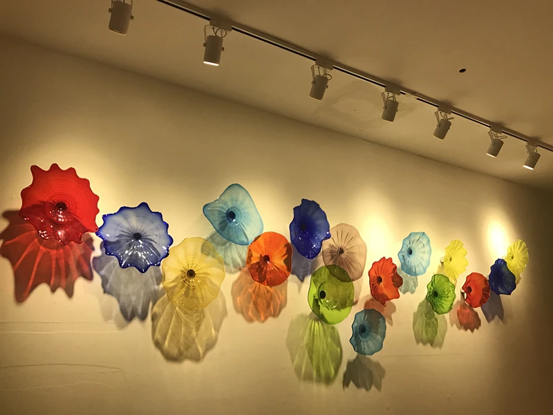 Modern Art Glass Wall Decor Lamp Vibrant Color Hand Blown Murano Glass Lotus Leaf Wall Art