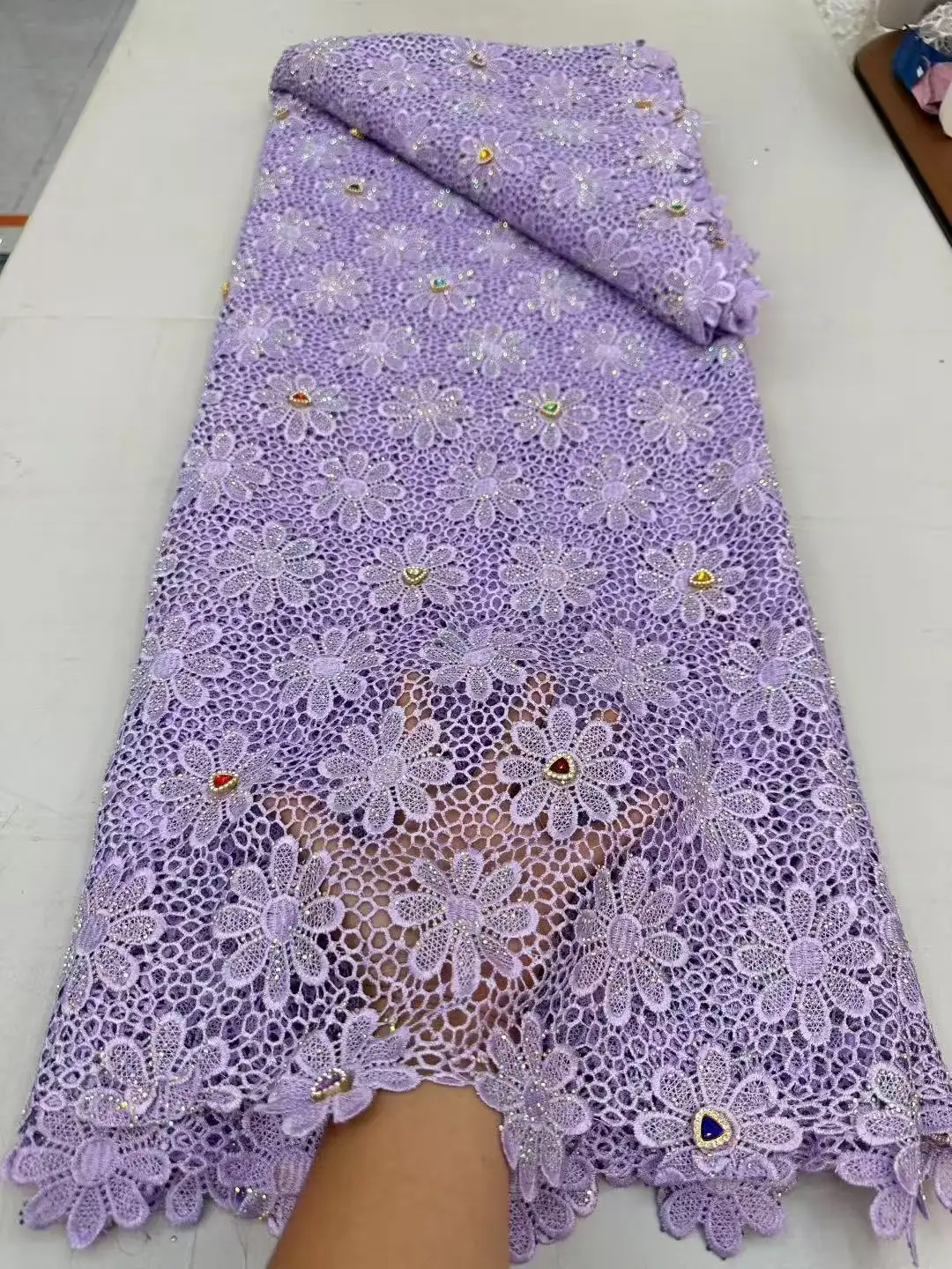 

Африканский молочный шелковый шнур, кружевная ткань 2025 г., высококачественное кружево 5 ярдов, нигерийское французское сетчатое кружево с бусинами для шитья свадебного платья