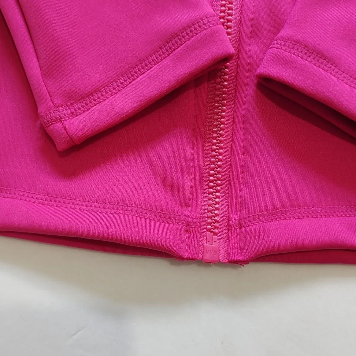 Figure skating training suit set with fleece fabric skating pants and ice skating jacket can be worn close to the body