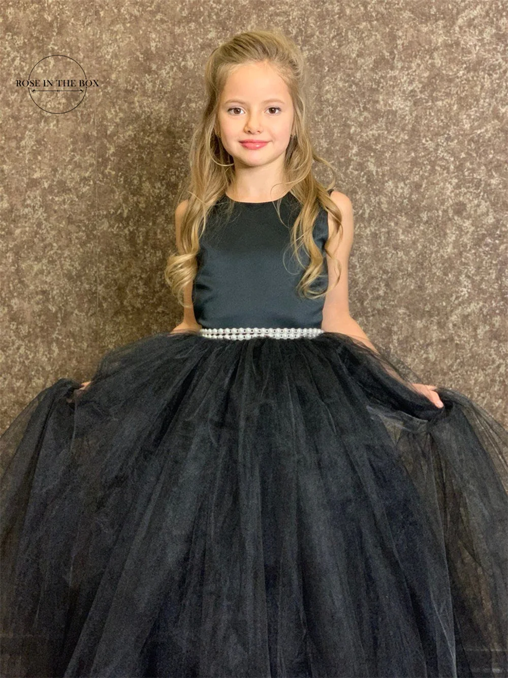 Black Tulle Skirt Ball Gown Flower Girl Dresses 2024 Bow Tie Back Pearls Belt Princess Child Girls Dress For Chrismas Party