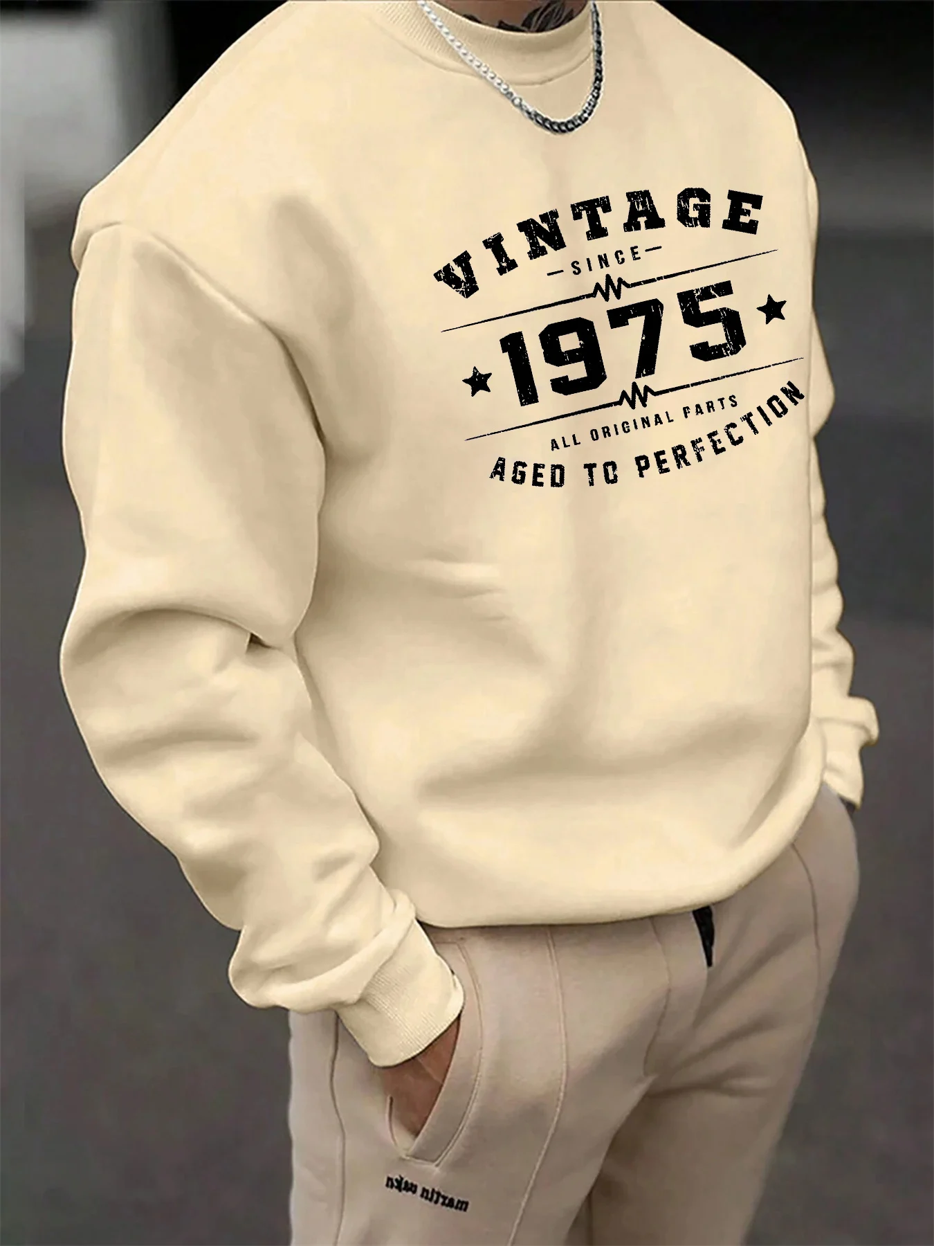 

Men's autumn and winter thick velvet warm casual loose VINTAGE 1975 letter pattern printed round neck long sleeved pullover