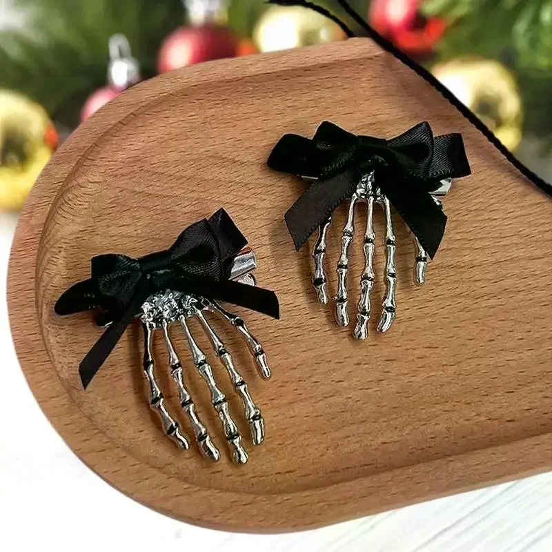 1PC Halloween Spider Skeleton Hand Hair Clip With Black Rose, Gothic Spooky Hair Accessory For Women & Girls