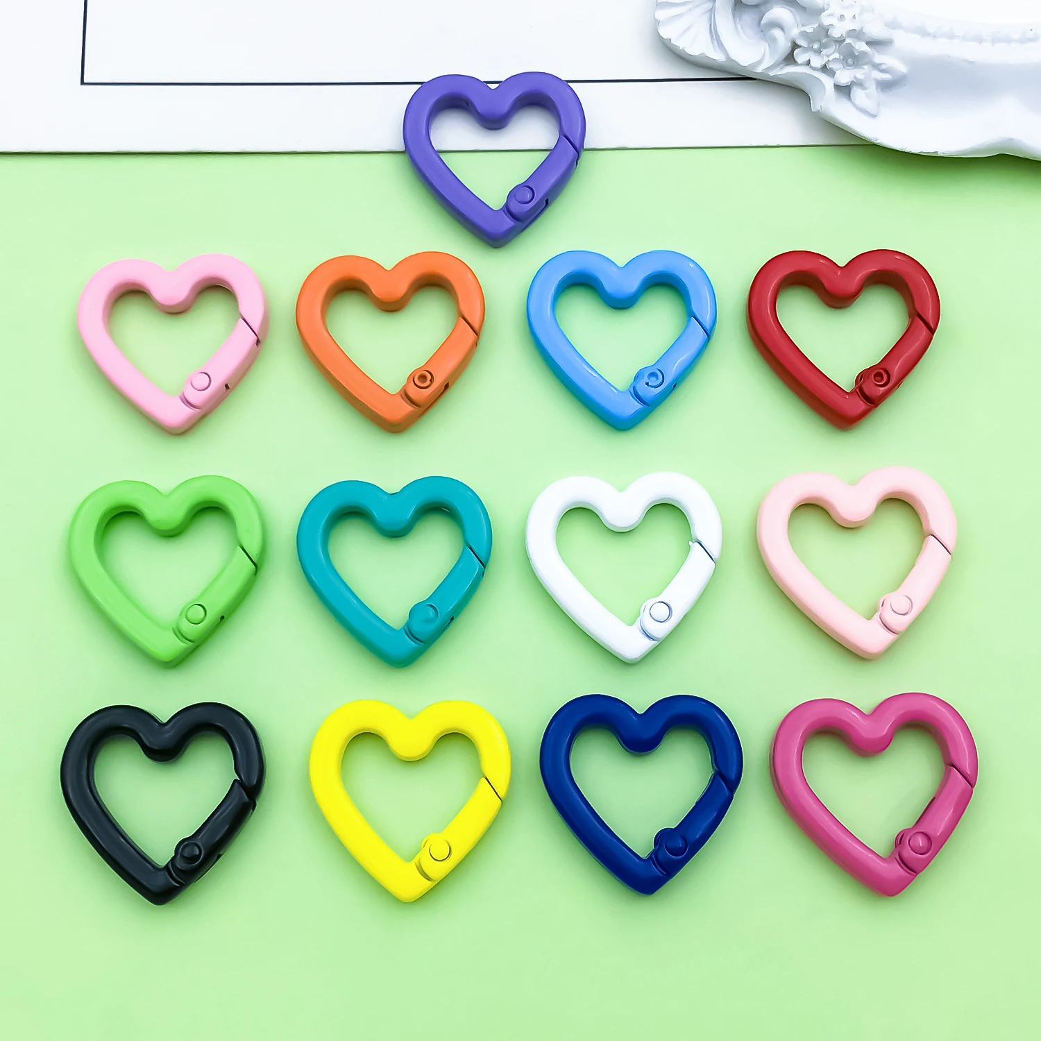 10pcs Paint Coated Alloy Colorful Heart Spring Clasp Openable Love Shaped Carabiner Keychain DIY Charms Jewelry Buckle Connector