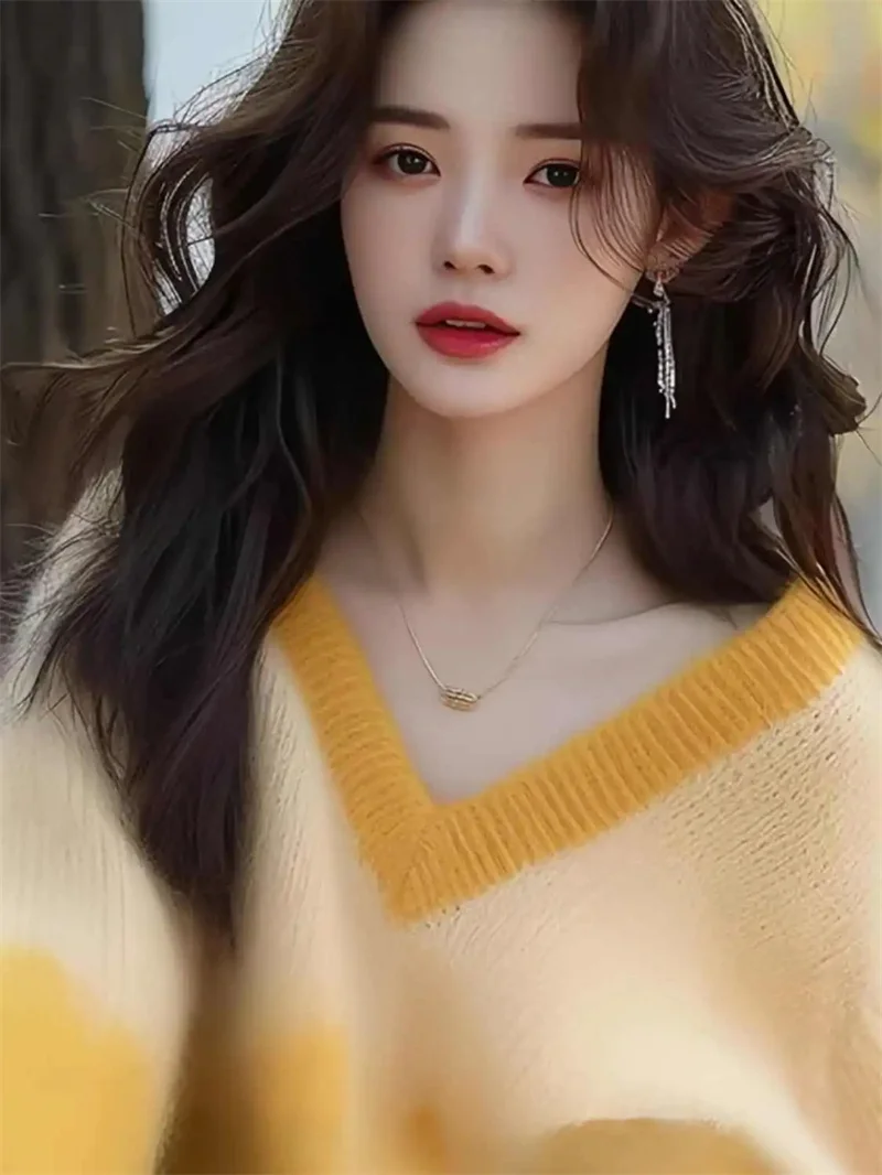 เสื้อสเวตเตอร์คอวีถักนิตเนื้อนุ่มทรงหลวมสไตล์ลำลองใหม่ ดีไซน์โดดเด่นสวยงาม แฟชั่นผู้หญิงสำหรับฤดูใบไม้ร่วงและฤดูหนาว สีเหลือง