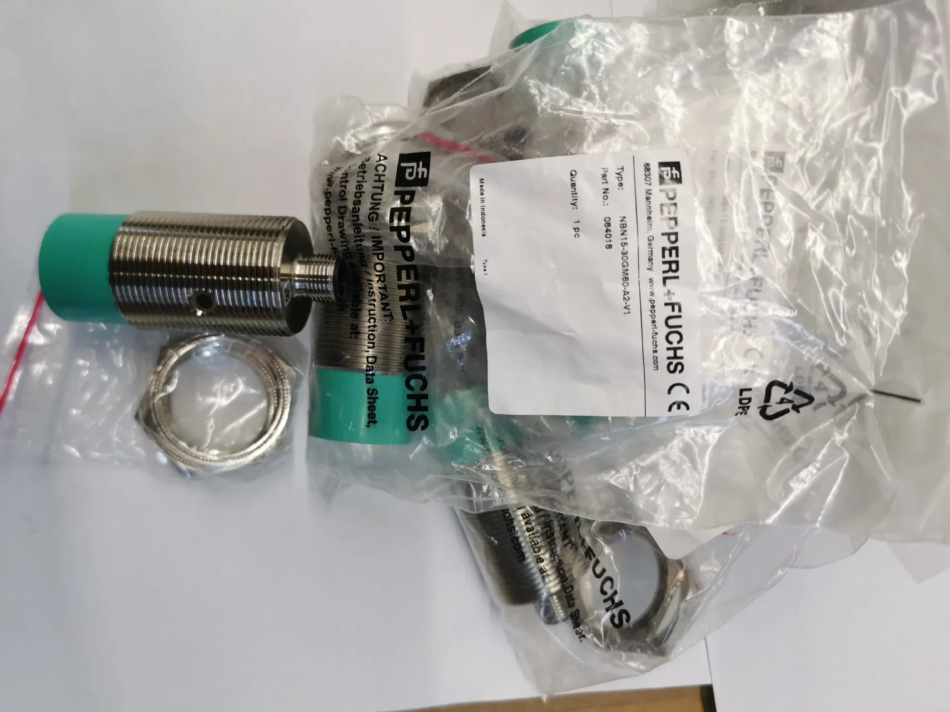 2026 NBN15-30GM60-A2-V1 Inductive Sensor Switch Function: Complementary, Output Type: PNP,