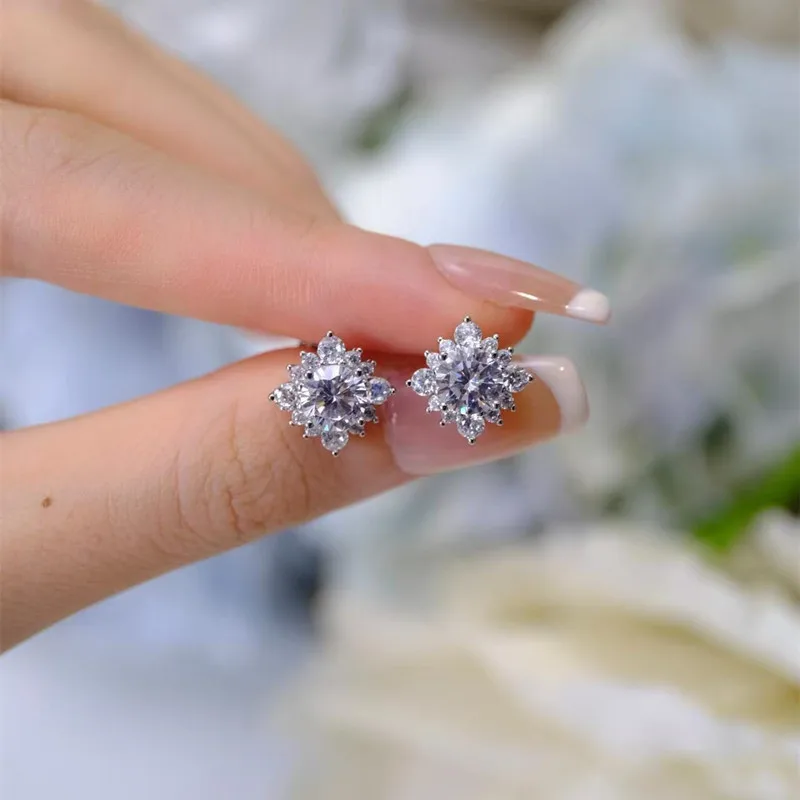 

S925 Silver Platinum-Plated 1CT D Color Brilliant Ice Flower Moissanite Women's Stud Earrings Fine Jewelry