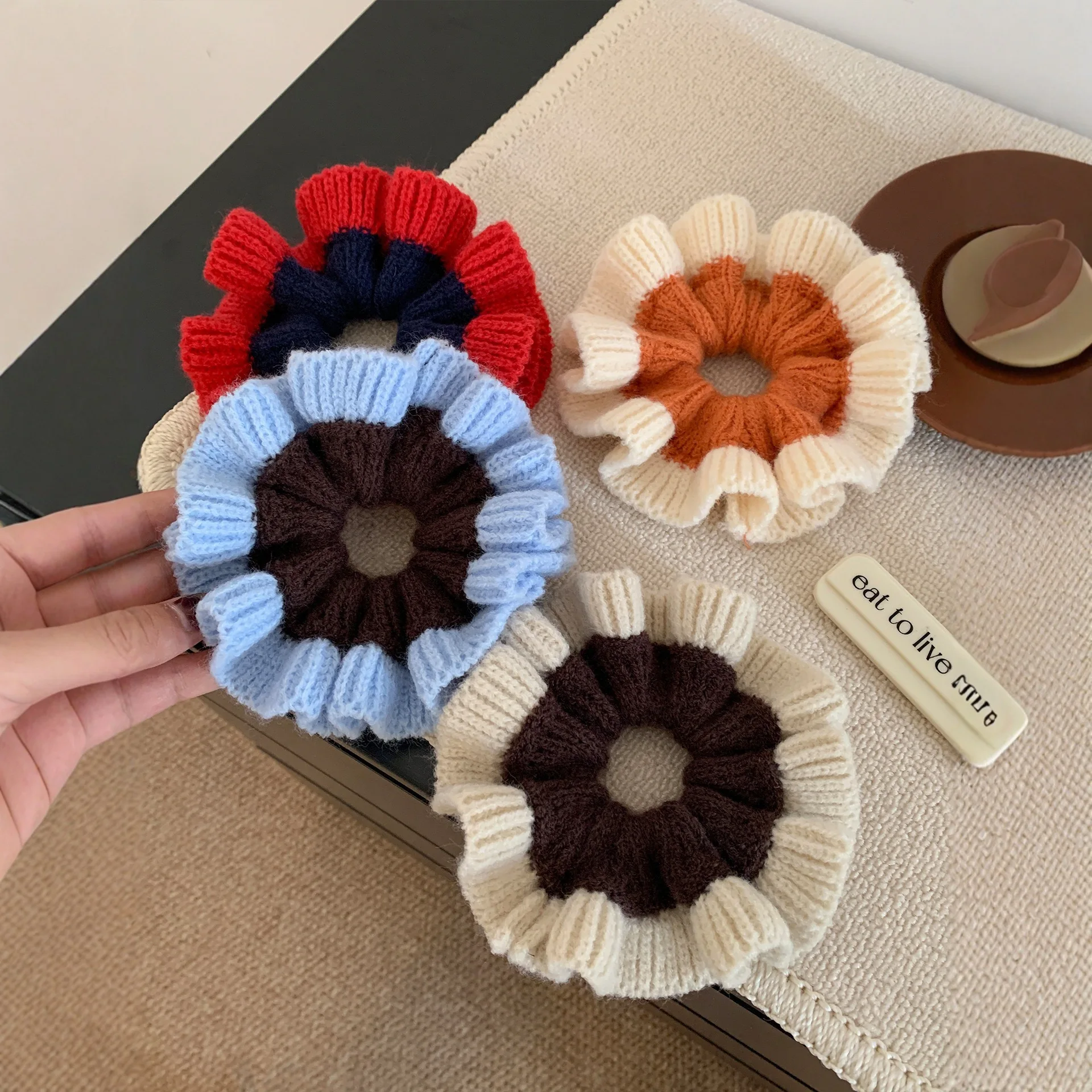 قطعة واحدة من خيوط محبوكة ملونة على الطراز الكوري، ربطة شعر على شكل كعكة كبيرة، إكسسوار شعر للخريف والشتاء،