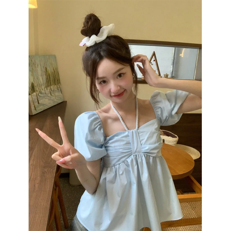 합리적인 디자인 블루 홀터넥 넥 스퀘어 칼라 자른 셔츠 여성 의류 봄 2024 새로운 슬림 피트 세련된 버블 슬리브 탑 