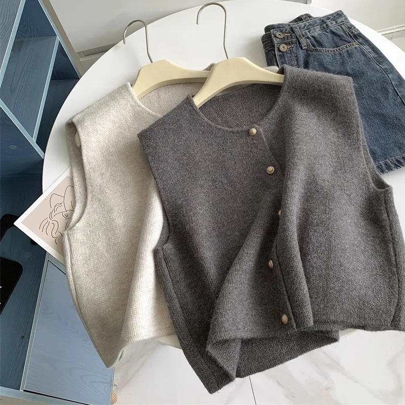

New Gentle Single Breasted Sleeveless Sweater Vest Gold Button Round Neck Slim Knitted Vest For Women Korean Loose Shoulder Top