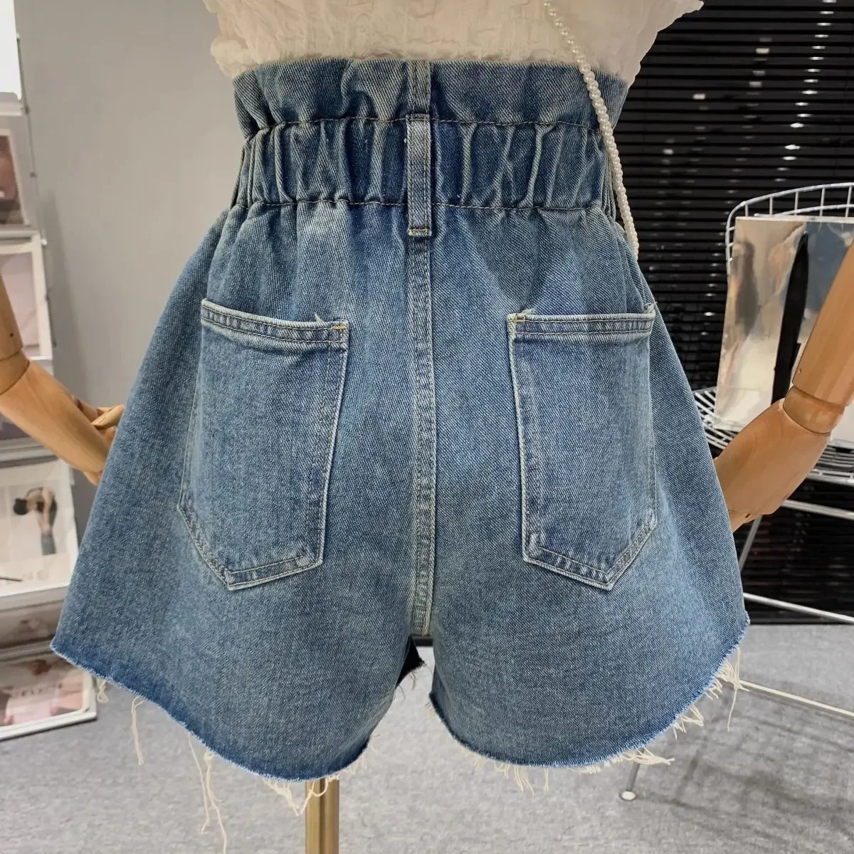 Denim shorts women\'s summer 2024 new Korean version of high waist buckle washed raw edges loose Joker slim hot pants.