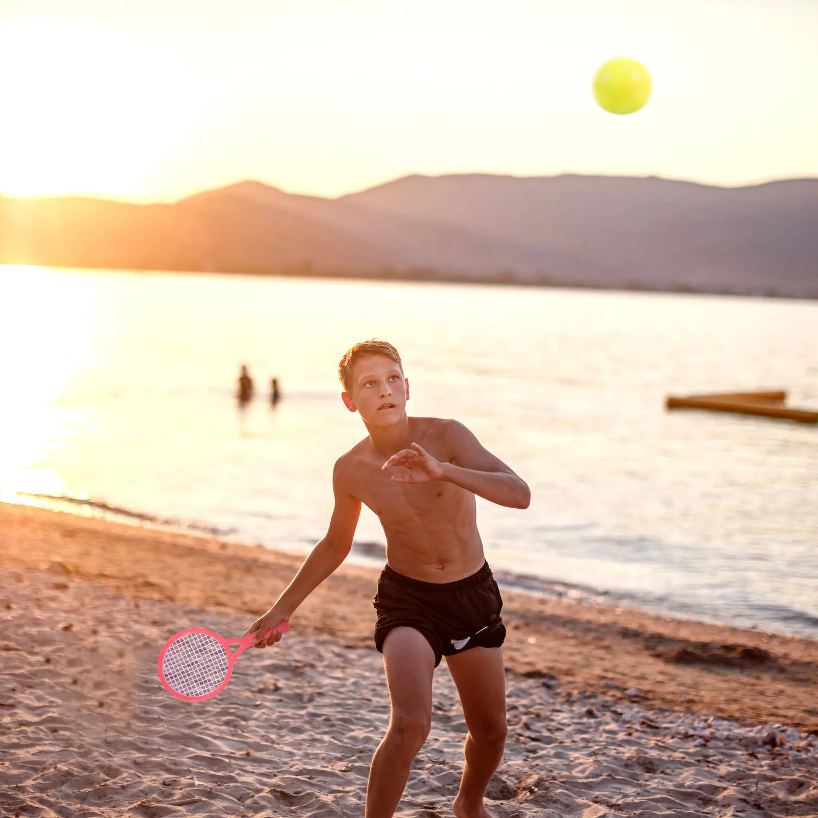 

1 пара многофункциональных ракеток из АБС-пластика, легкие, прочные, удобные для переноски, подходят для детей от 3 лет.