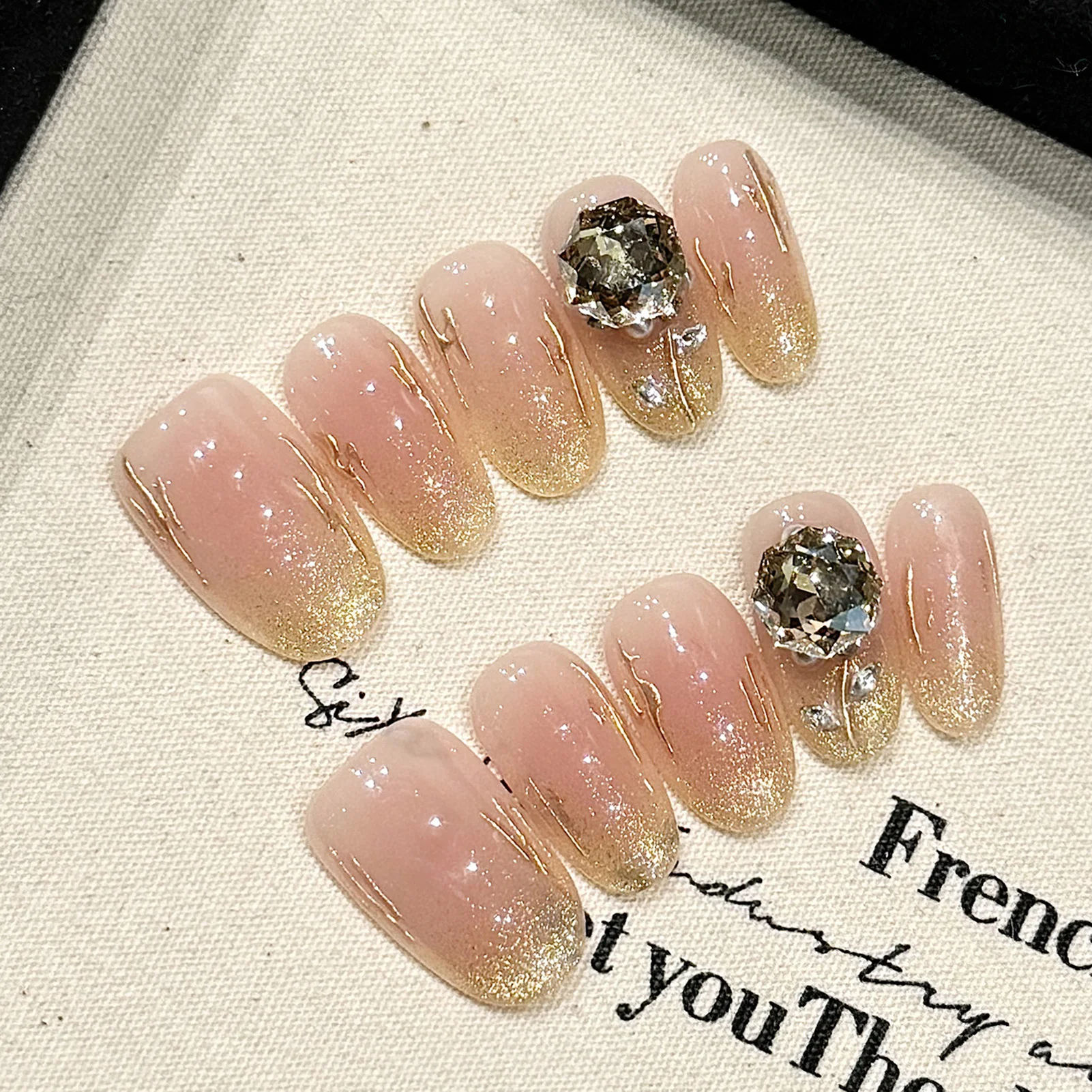 10 Stück Gnetle Kunstnägel mit Zirkon-Blumendekor, ovale Mandelspitze, zum Aufdrücken Acrylnägel mit Champagner-Rose, Katzenaugen-Design