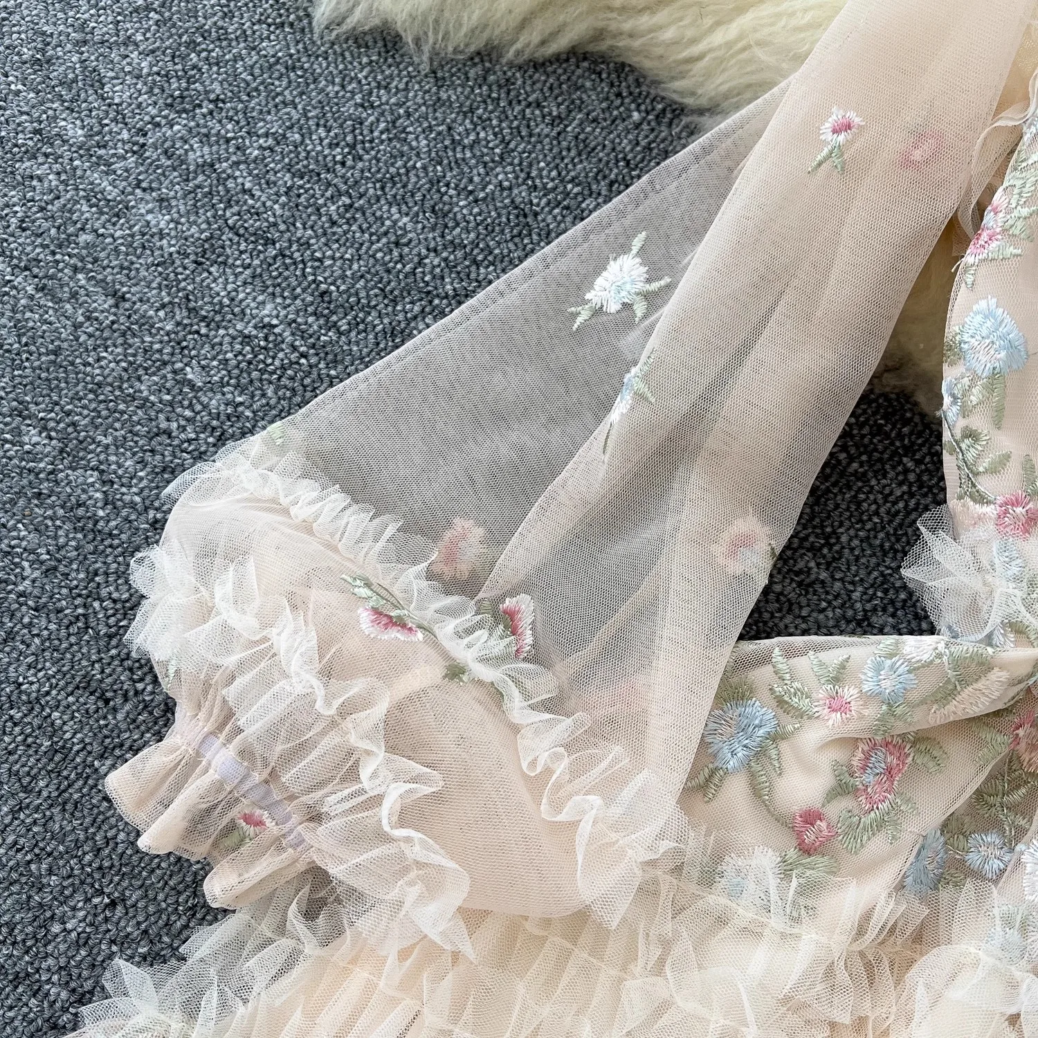 2024 New Fashion Runway Vintage Embroidery Flower Dress Women\'s Long Sleeve O-Neck Mesh Hollow Out Ruffles Prom Party Vestidos