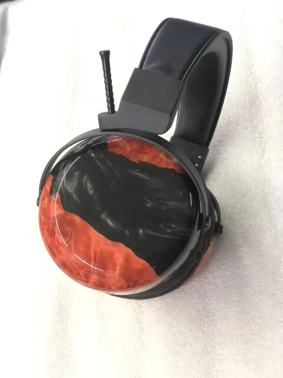 

Stable wood DIY headphone case, natural wood, each wood grain is different, random delivery