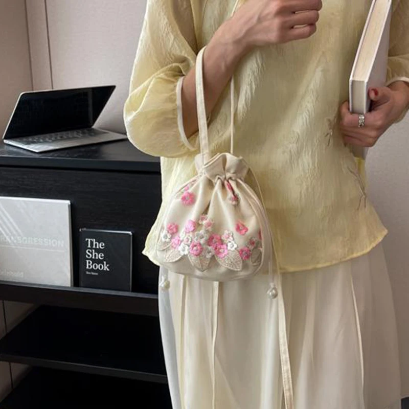Fashionable One Shoulder Bucket Bag New Embroidered Casual Crossbody Bag image 3