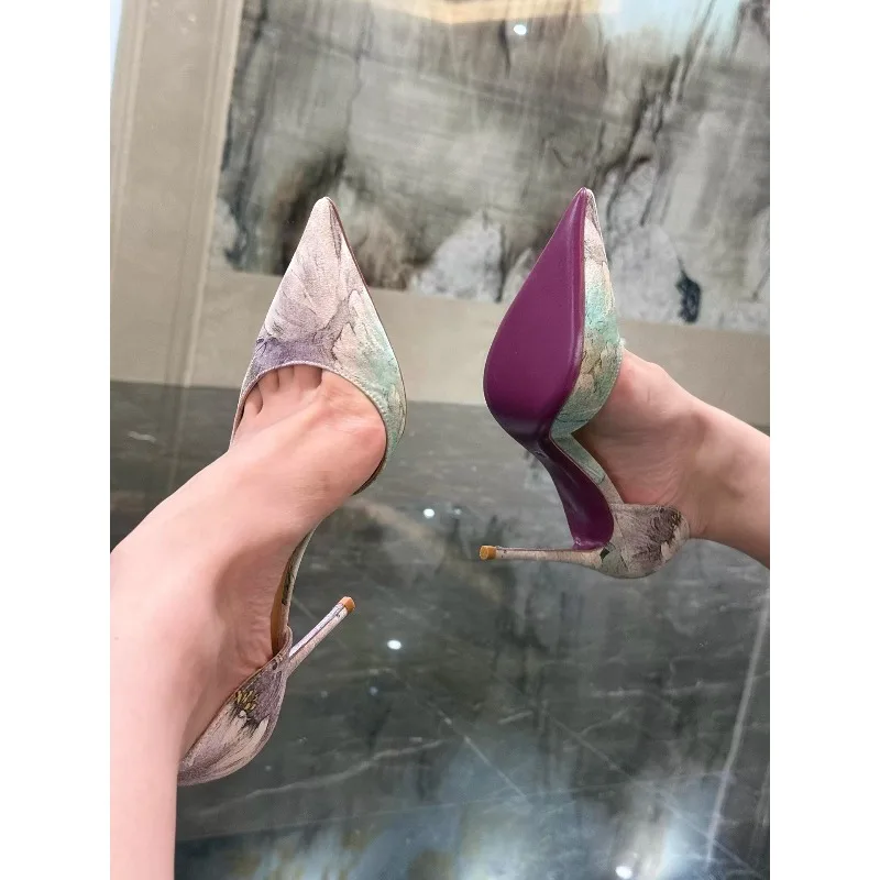 

2025 autumn new fashionable and sexy high-heeled pointed black single shoes floral fabric side empty women's shoes