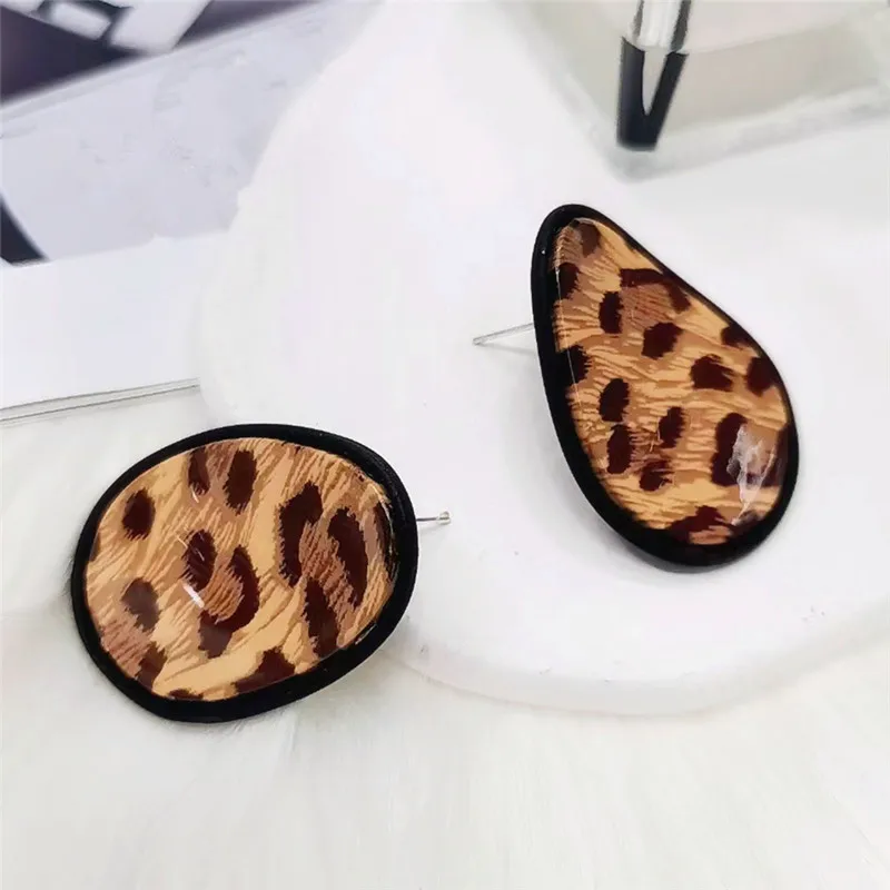 Creative New Leopard Earrings Personality New Vintage Style Arc Irregular Statement Earring Wholesale