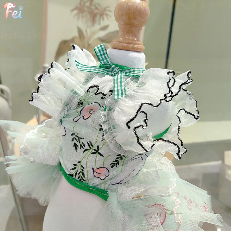 ملابس فاخرة من الدانتيل مُزينة بنقشة الزهور للكلاب فساتين صيفية للجرو ملابس للحيوانات الأليفة ملابس للكلاب ملابس تنورة للحفلات ملابس للكلاب