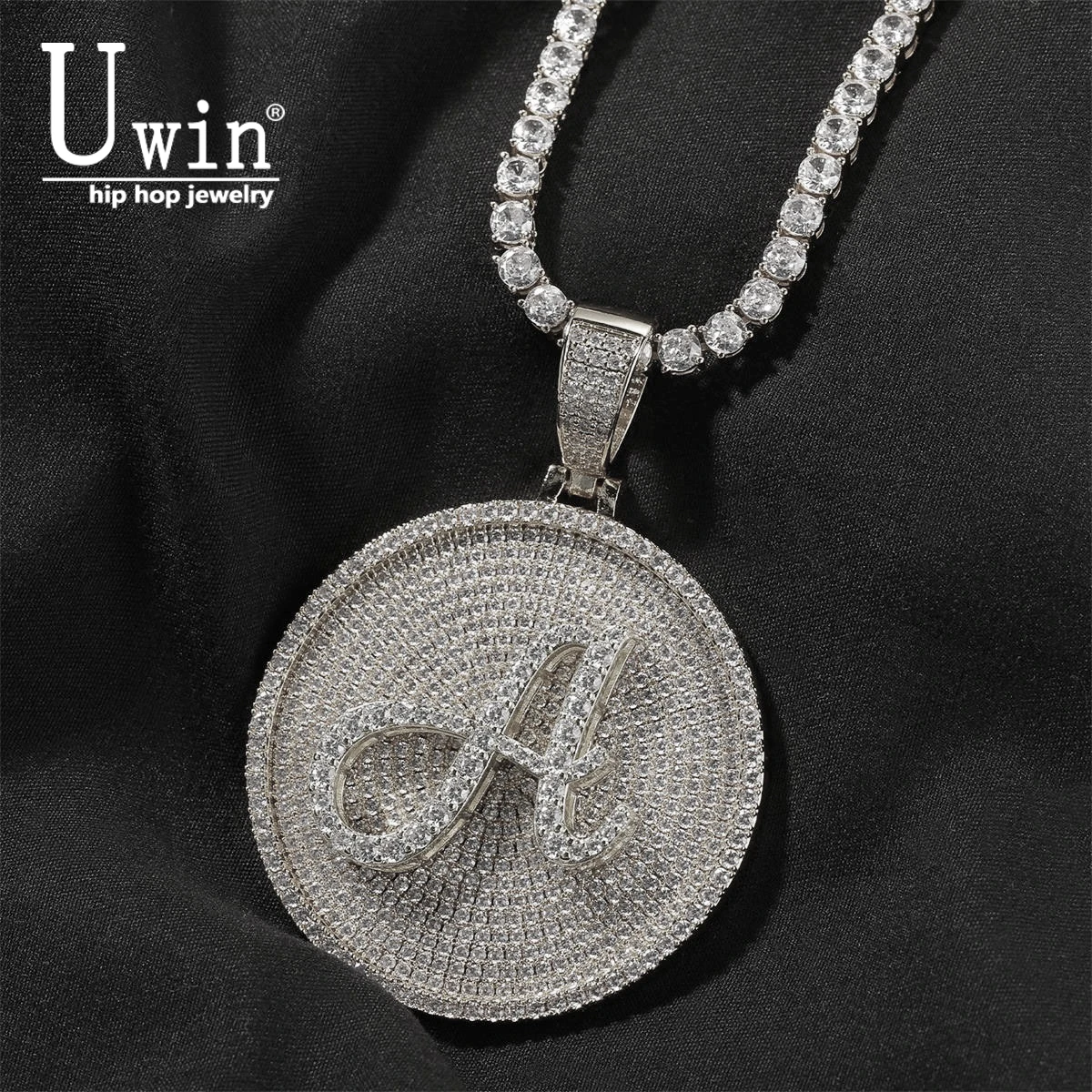 

Uwin изготовленный на заказ круглый кулон с буквами алфавита и микроасфальтированным кубическим цирконом, персонализированные медальоны с буквами и буквами, ювелирные изделия в стиле хип-хоп