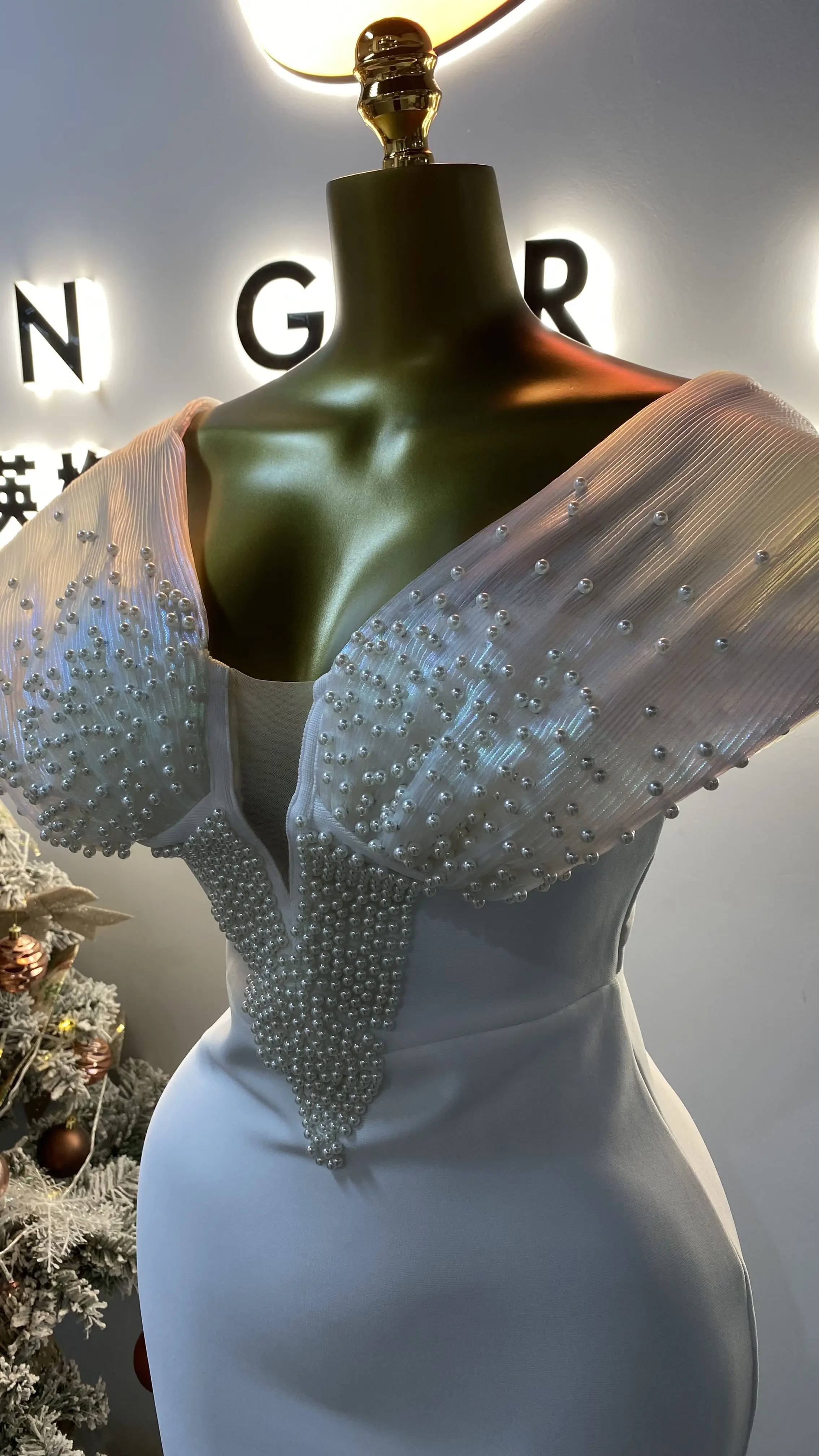 Custom-made, luxurious, and elegant floor-length evening gowns, perfect for women adorned with tassels.-GZXX128