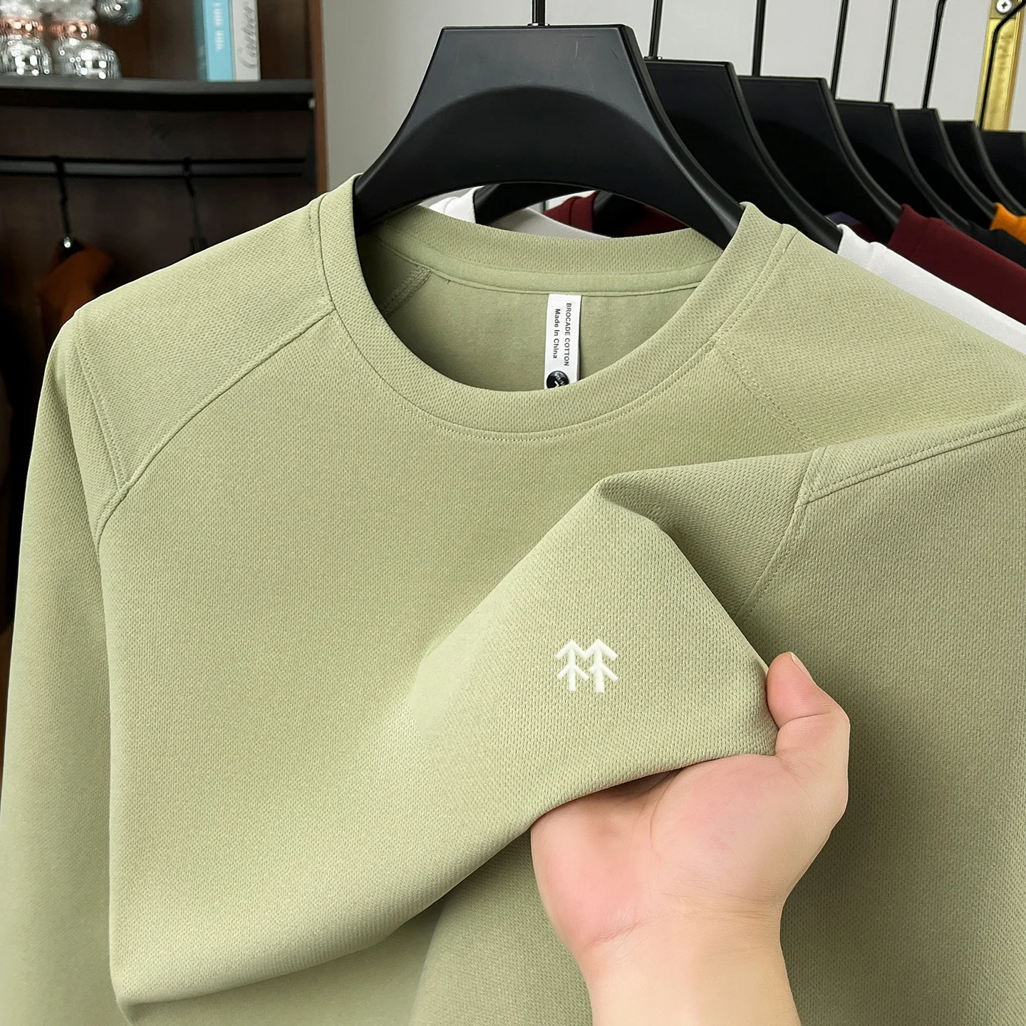 High end Brand Men's long sleeve T-shirt new fashion embossed pullover light luxury comfort casual round neck autumn sports top