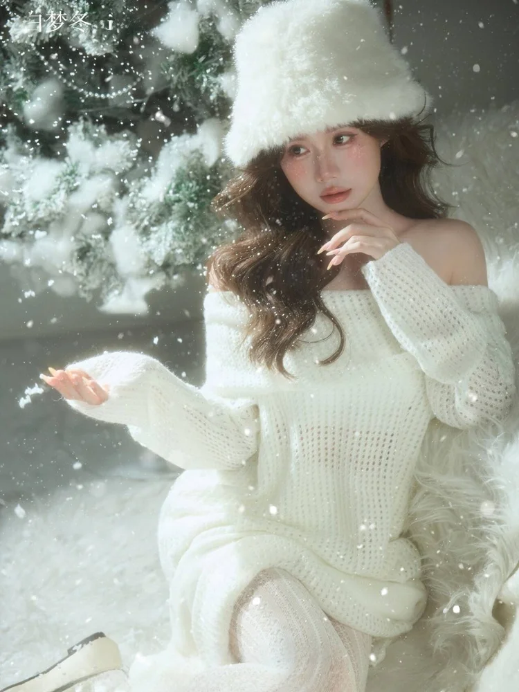 

Winter New Christmas Theme White Sweater Korean Style Studio Photography Clothes Snowscape Atmosphere Girl Art Photography Co...