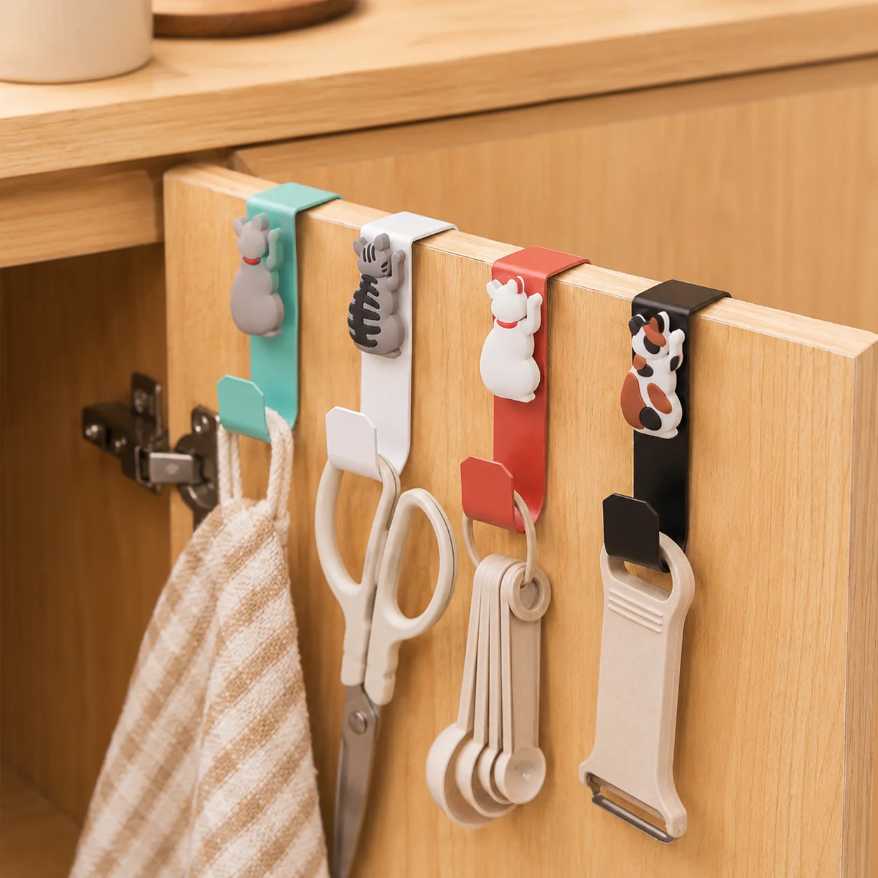 2PCS Cat Door Hook Sturdy Metal Single Door Hook Animal Decorated Door Towel Rack for Hanging Towels Clothes Bags Hats
