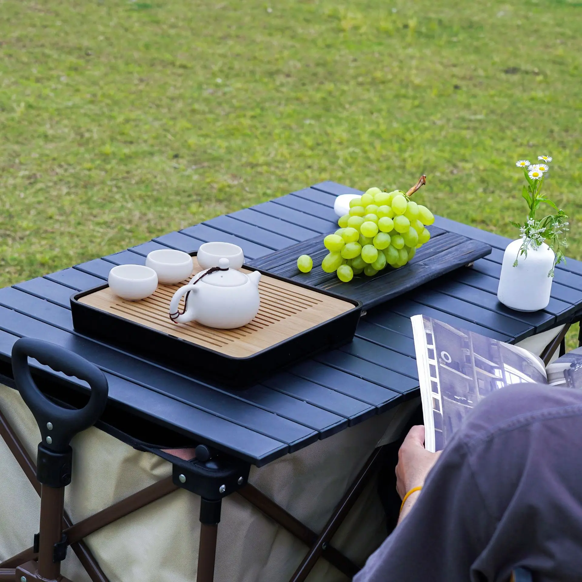 سيارة تخييم خارجية مع لوح طاولة، مقطورة تخييم قابلة للطي، عربة تخزين للنزهات، عربة صيد السمك على الطرق الوعرة