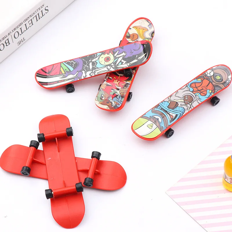 10Pcs/bag Kids Party Favors Toys Mini Finger Skateboard Game Finger Sports Skateboards Baby Shower Pinata Candy Bag Fillers