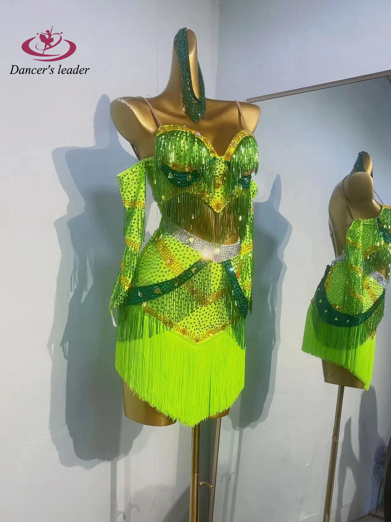 라틴 댄스 경연 대회 여성 하이 엔드 맞춤형 녹색 구슬 술 슬링 삼바 아트 공연 라인 석 드레스