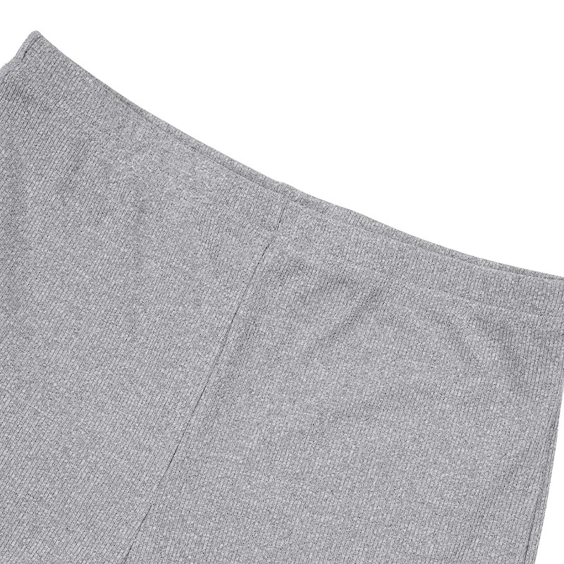 Sommerliches Damen-Set, bestehend aus einem trägerlosen Oberteil und einer kurzen Hose, zweiteilig, geripptes Strickoberteil mit seitlichem Schlitz, figurbetonte kurze Hose, passendes Outfit, Dropshipping. – Detail 6