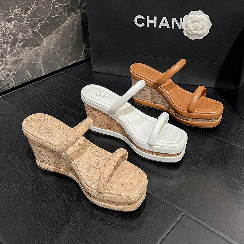 Zapatillas de casa, zapatos planos con plataforma, Sandalias de tacón Beige para mujer, chanclas bajas con cuña, chanclas de goma negras altas