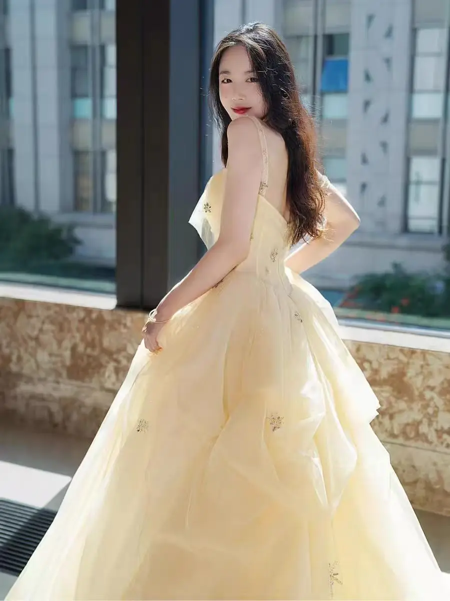 فساتين زفاف طويلة فاخرة باللون الأصفر للنساء مزينة بالتول صور فساتين زفاف على شكل قلب للحفلات المسائية والحفلات الراقصة