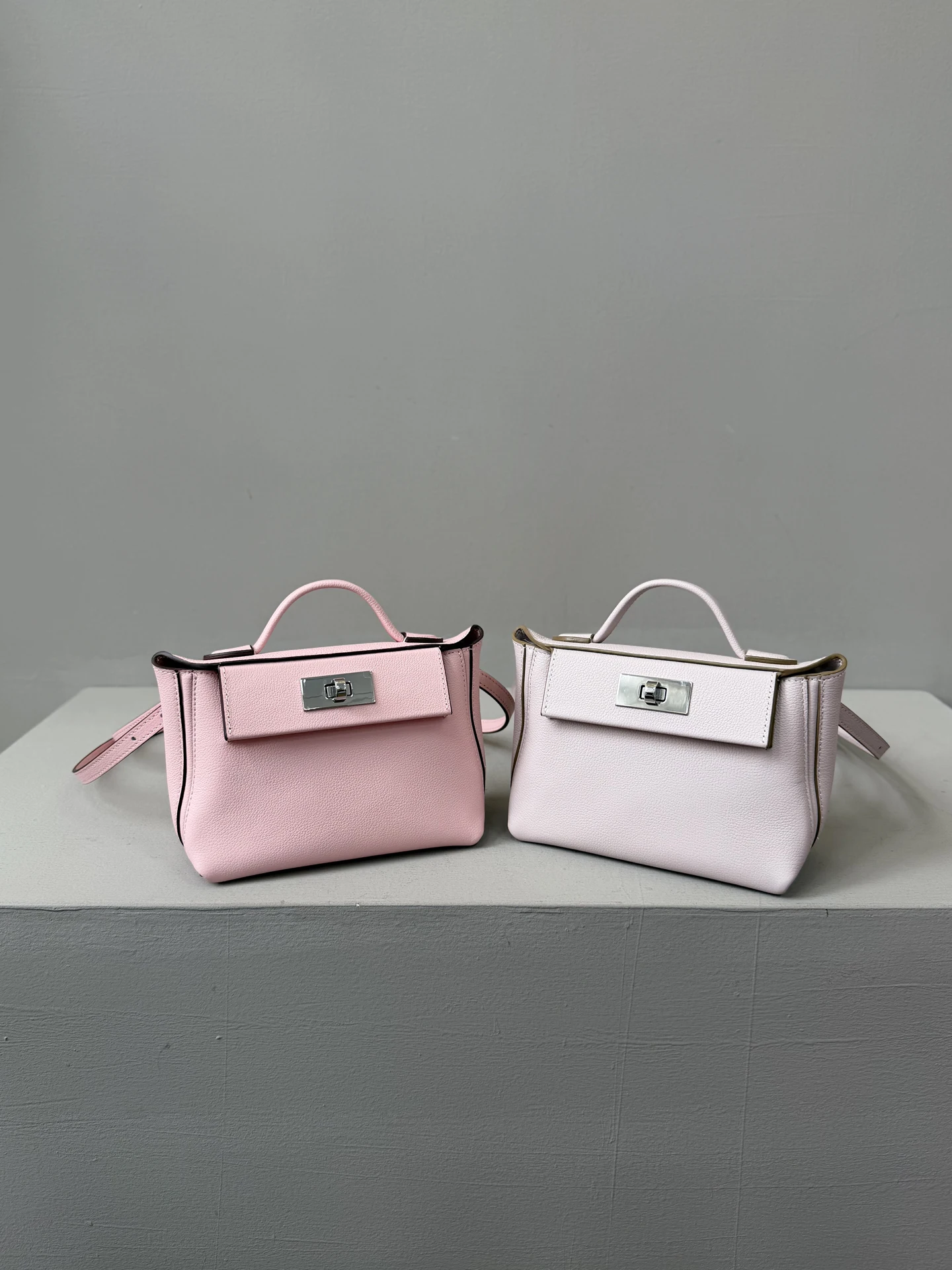 Lock Buckle Cowhide Leather Handbag Underarm Double Shoulder Women's Bag Casual Style Spring Season Universal Audience