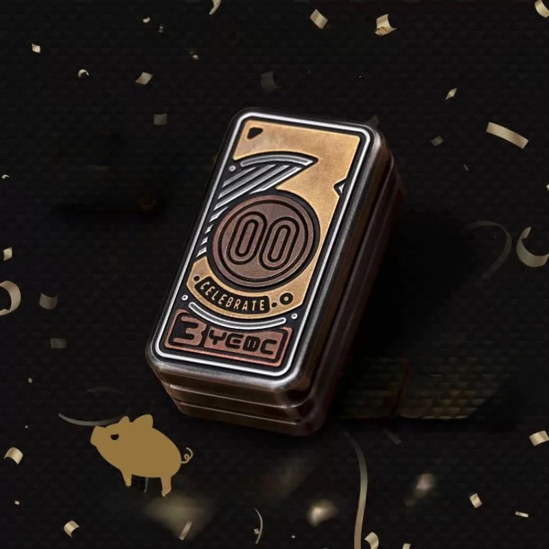

2025 NewYEDC 3rd Anniversary Of The Pig Nose Push Card Finger Tip Гироскоп Магнит Push Card Декомпрессионная настольная игрушка Metal Tren