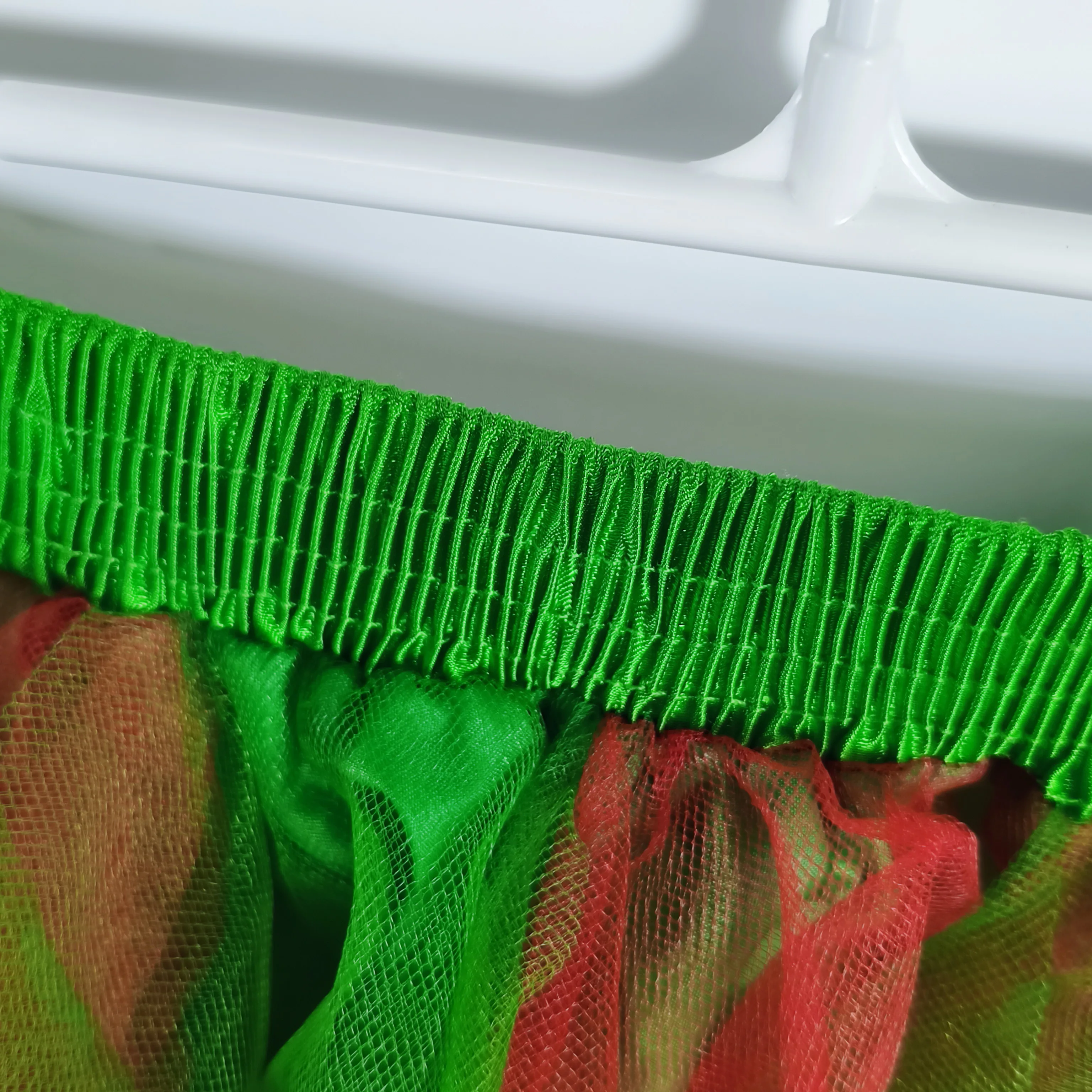Unregelmäßiger Tüll-Tutu-Rock für Erwachsene, Rot-Grün Gemischte Farbe, Kurzer Rock, Halloween-Weihnachtsfeier-Cosplay-Kostüm – Detail 7