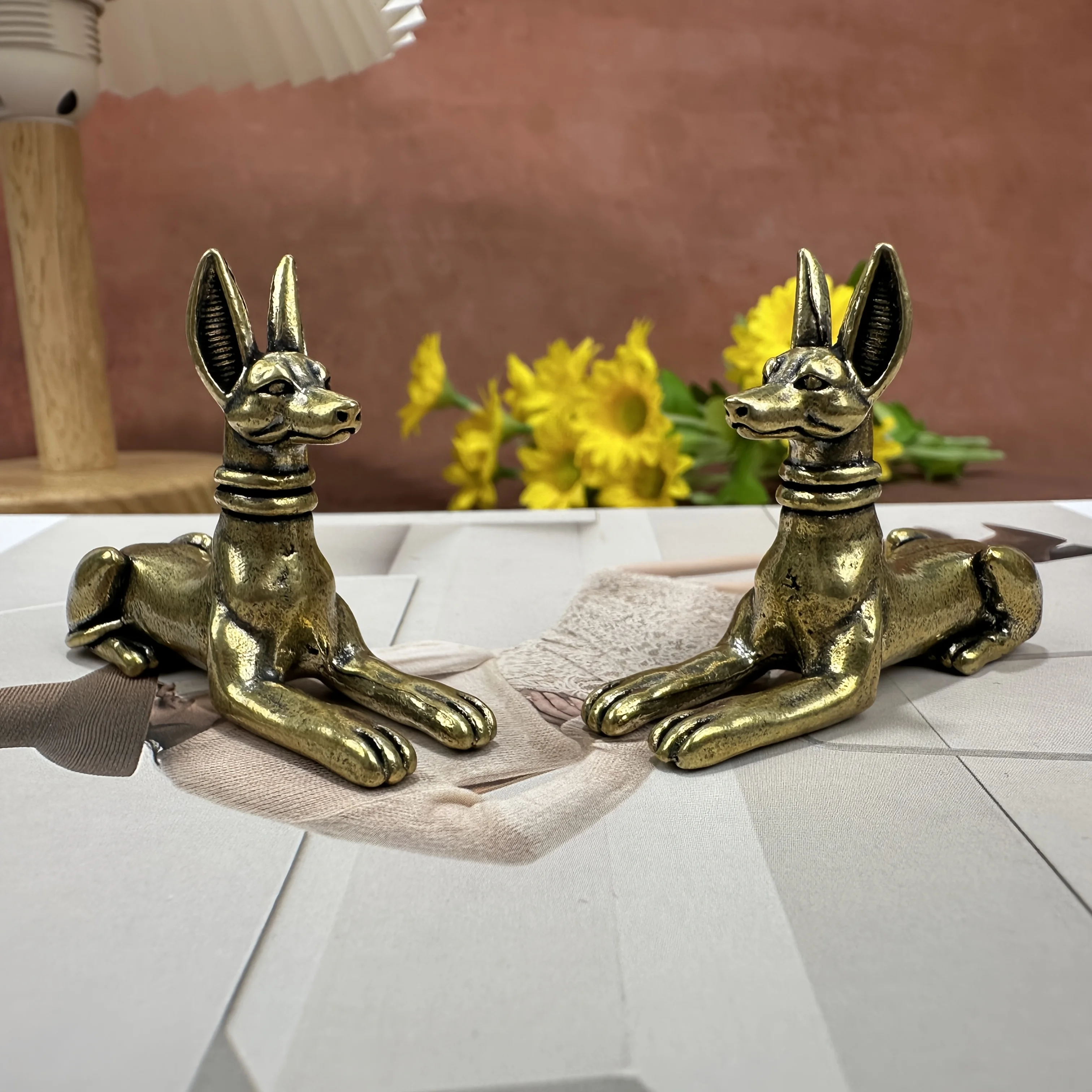 1/2 pcs of Classic Brass Animal Ornaments, in the Shape of a Lying Dog with Upright Ears, as a Home and Office Desk Decoration