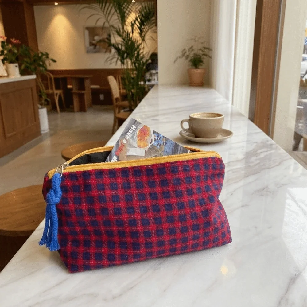 Simple Plaid Makeup Bag with Zipper Portable Cosmetic Organizer Lightweight Large Capacity Storage Bag Girls