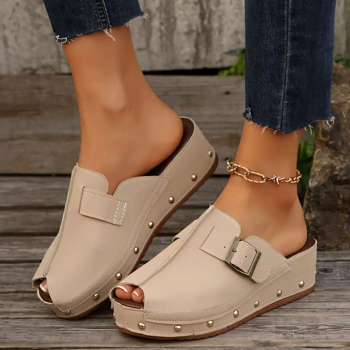 

2025 summer new casual women's thick sole slippers foreign trade large size baotou thick sole slippers belt buckle decoration