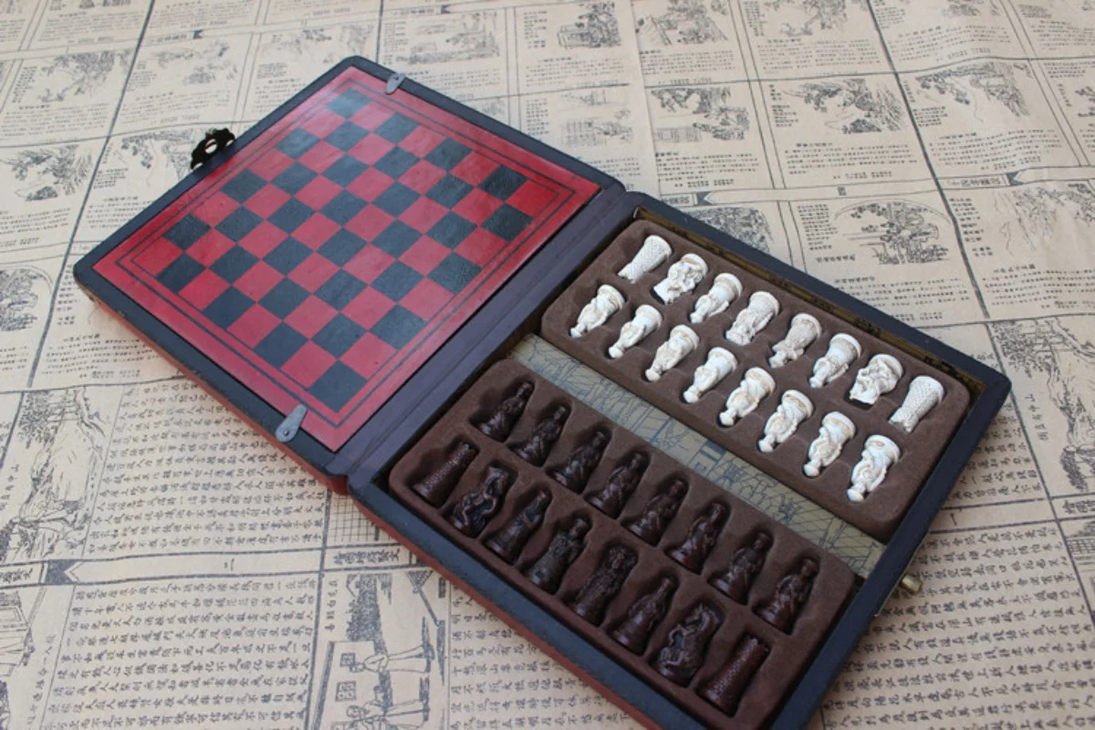 Antique Chess Mobile Chess Board Miniature Qingbing Chess Pieces Antique Leather Box Set Chess Creative Gifts