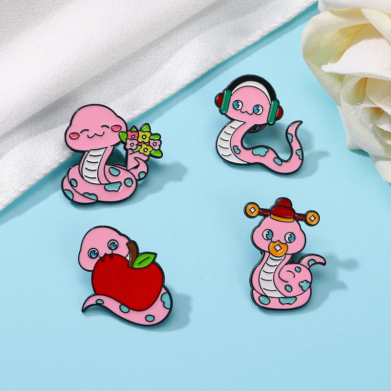 New Cartoon Cute Pink Snake Shape Brooch Zinc Alloy Enamel Pin Badge For DIY Clothing Bags Hat Scarf T-shirt Jeans Decoration