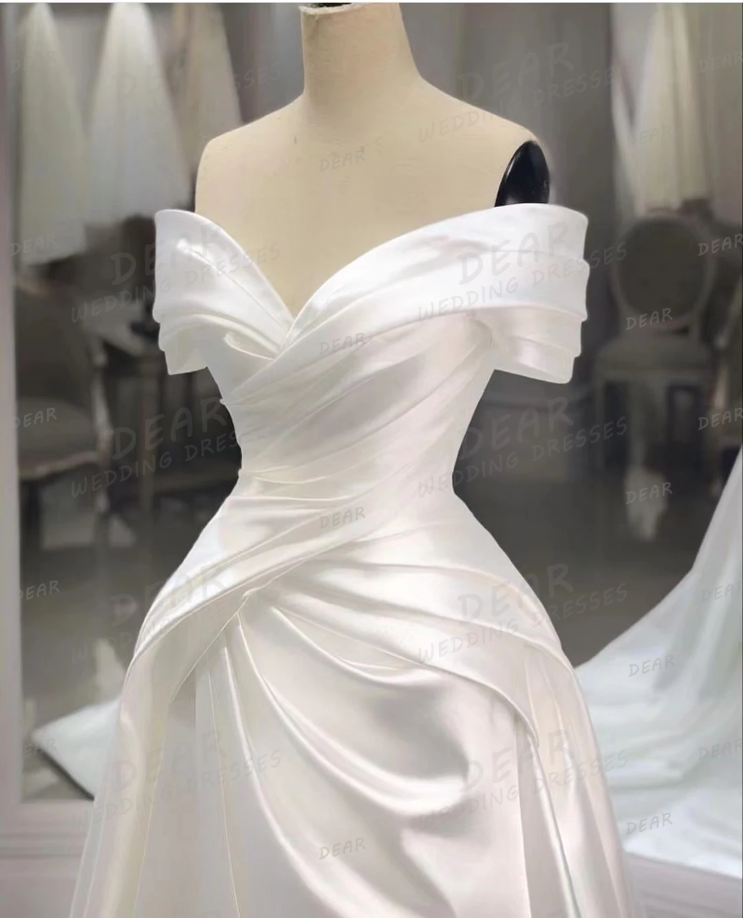 Vestidos de casamento plissados cetim para mulheres, linha A, fora do ombro, vestidos de noiva, gola V, bonito e elegante, sexy e elegante, 2024