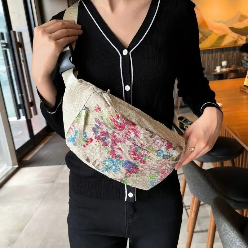 borsa-a-tracolla-da-donna-capiente-con-stampa-alla-moda-ideale-per-donne-di-mezza-eta-realizzata-in-tela-perfetta-per-la-stagione-primaverile