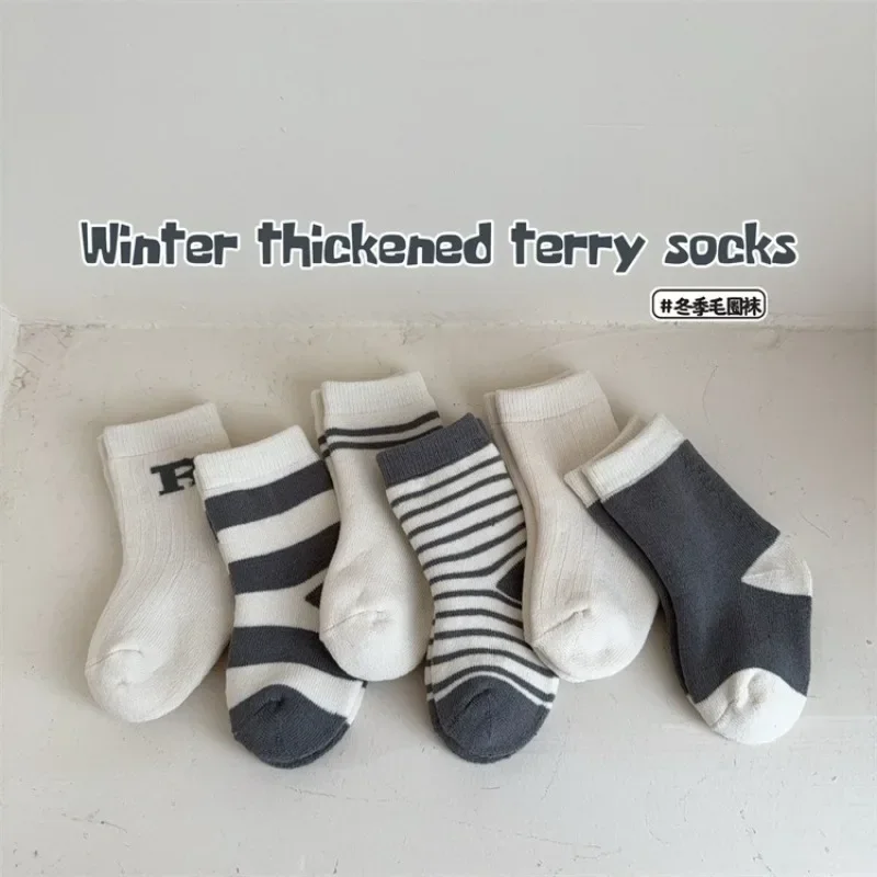 Sporty Beige Grey Color Young Kids Sock for Boy Fashion Striped Letter R Calf Sock for Toddler Spring Autumn Soft Terry Sock